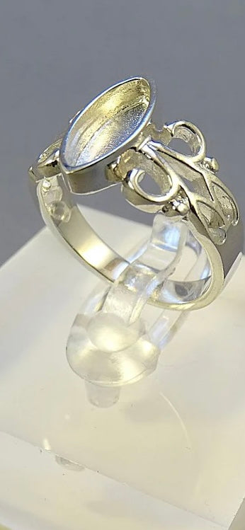 Oval marquise ring