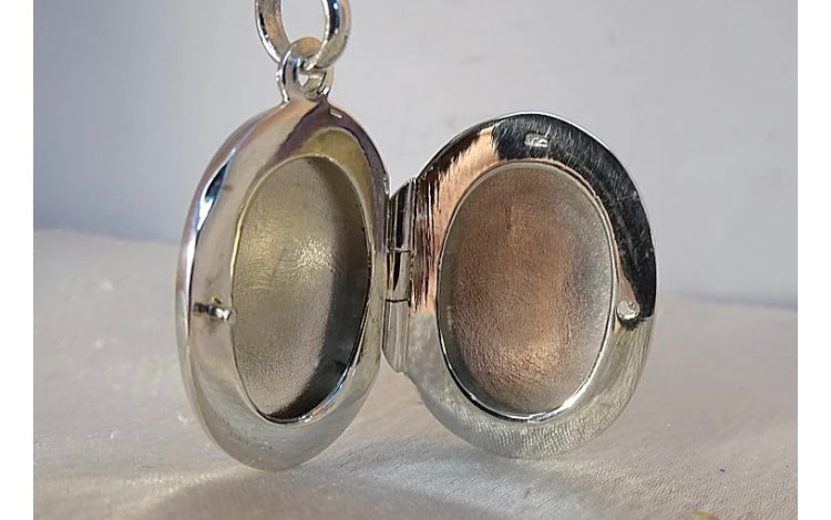 Oval locket