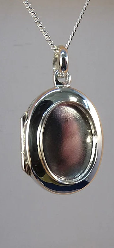 Oval locket